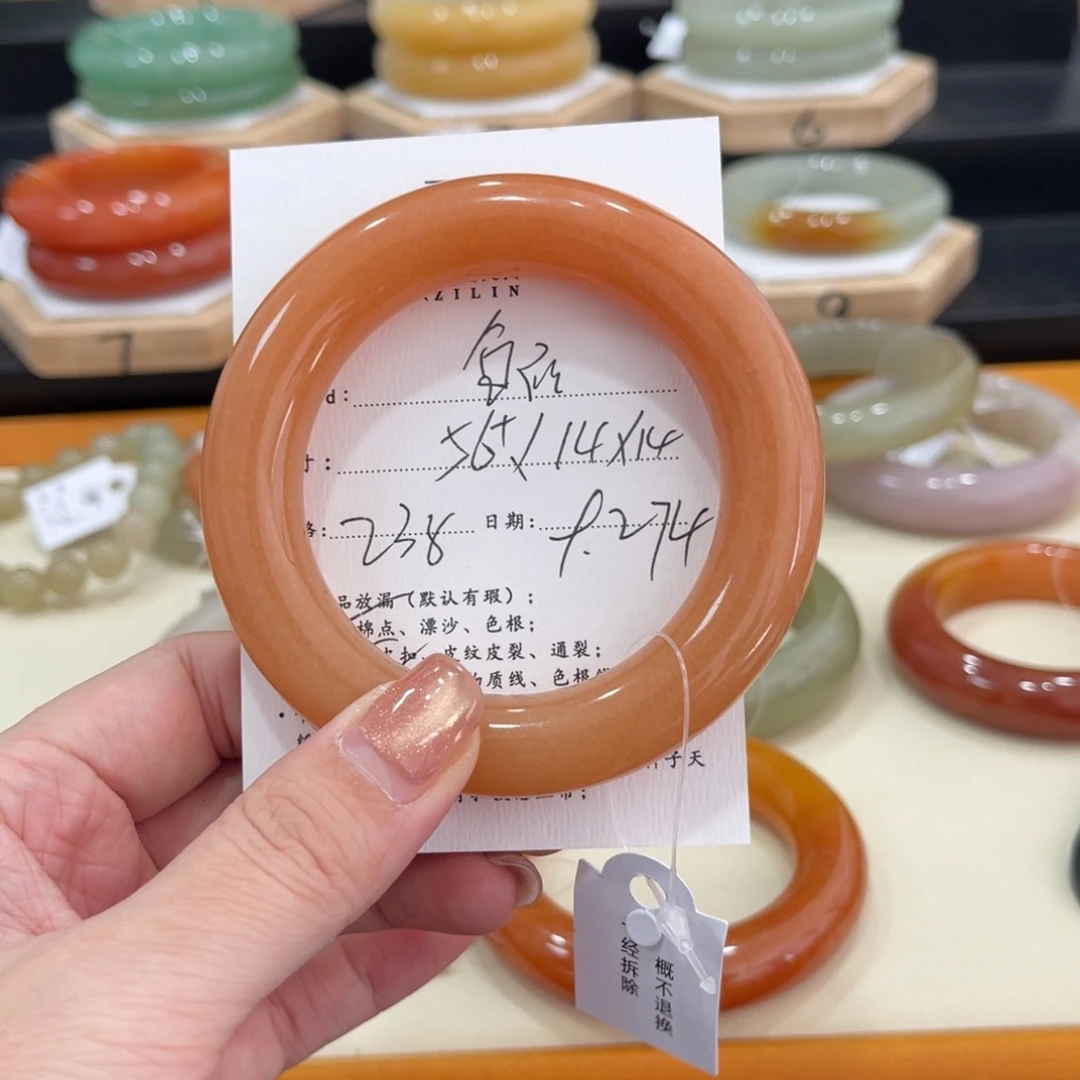 未镶嵌手镯石英质玉鱼*