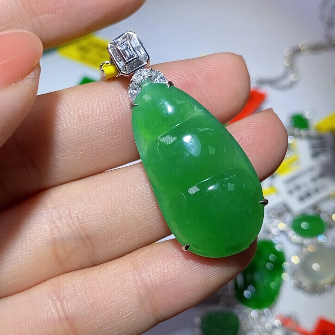 【闪购商品】翡翠颈饰18K金镶嵌张*东吊坠