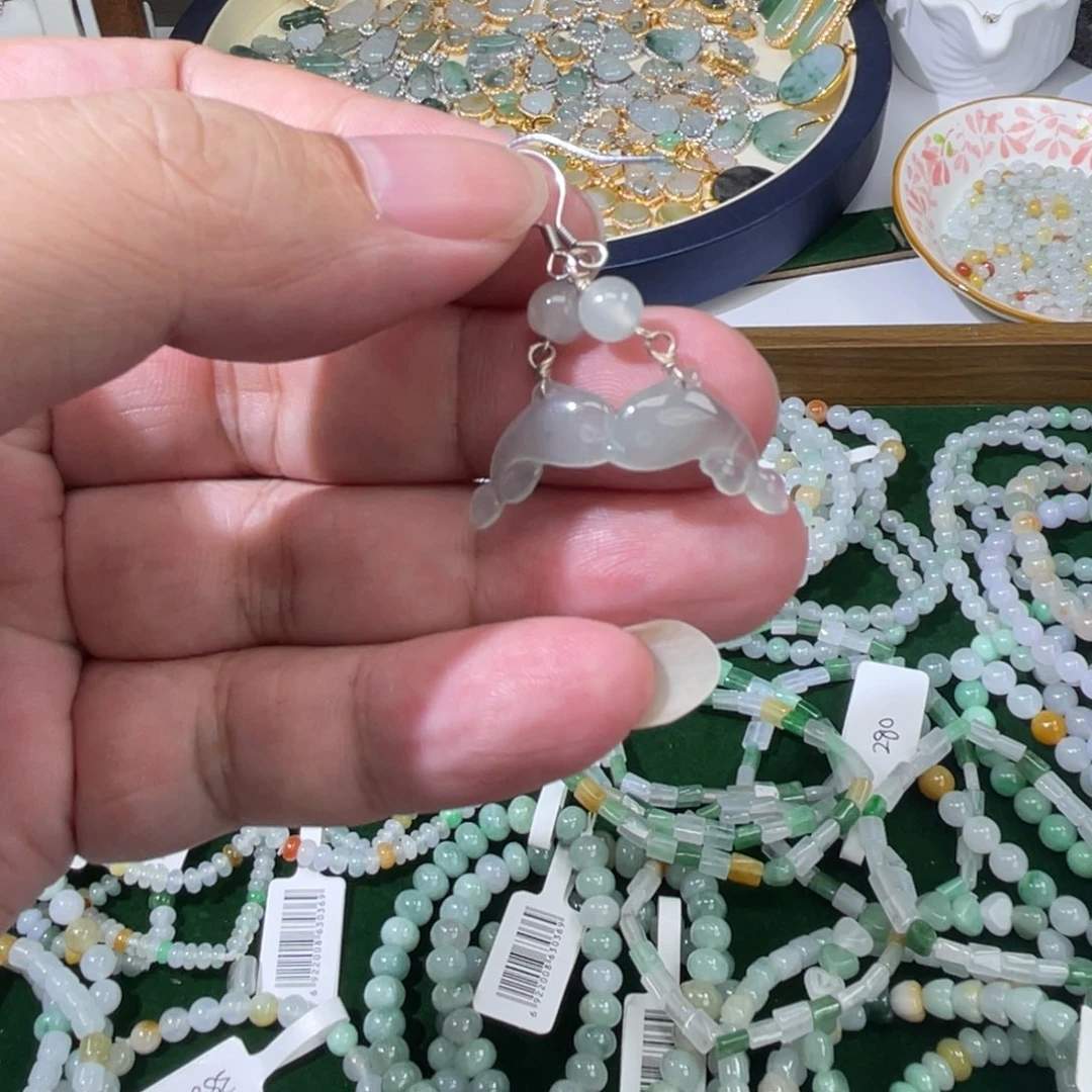 颈饰银S925镶嵌翡翠耳环