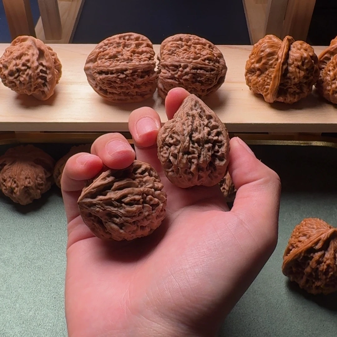 麦***员文玩核桃吊坠苹果园