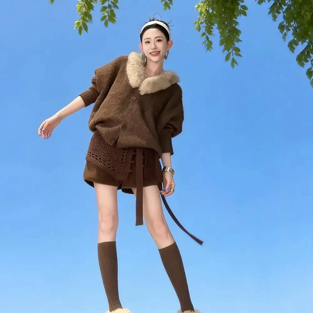 秋冬搭配一整套韩系穿搭高级感毛领针织开衫毛衣高腰短裤两件套女