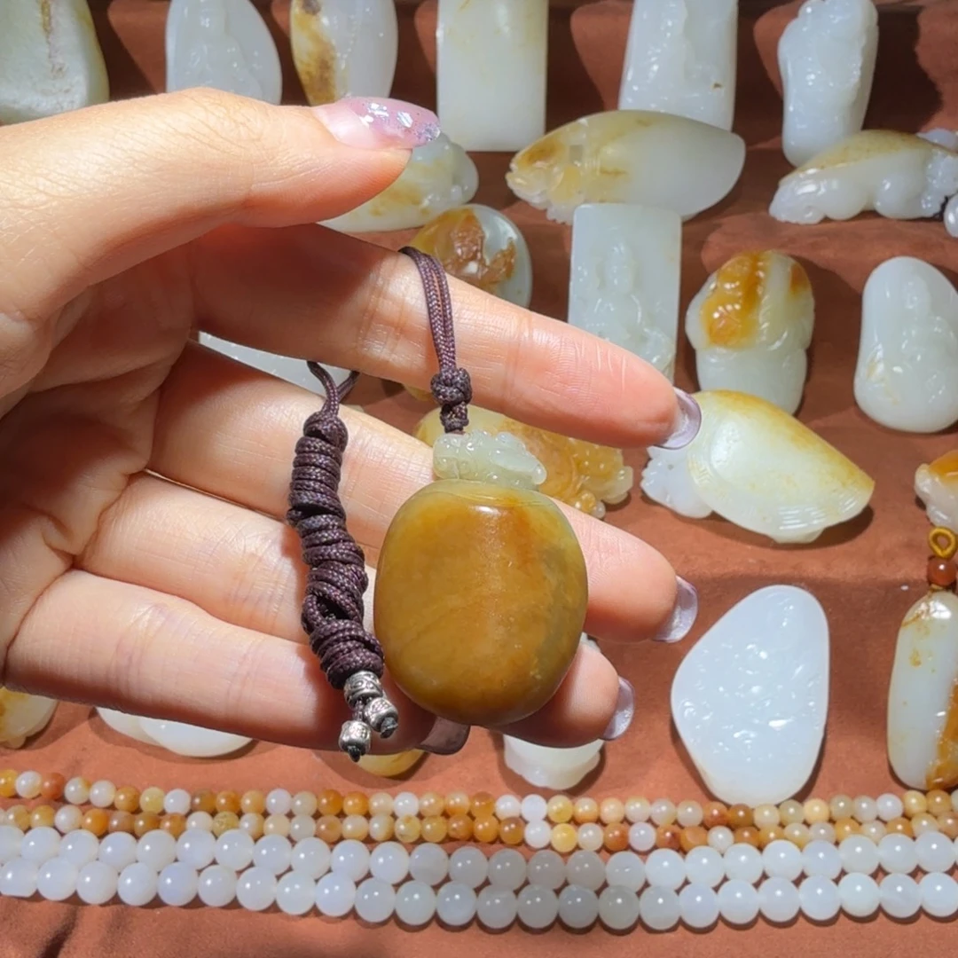 龍***吻和田玉未镶嵌颈饰