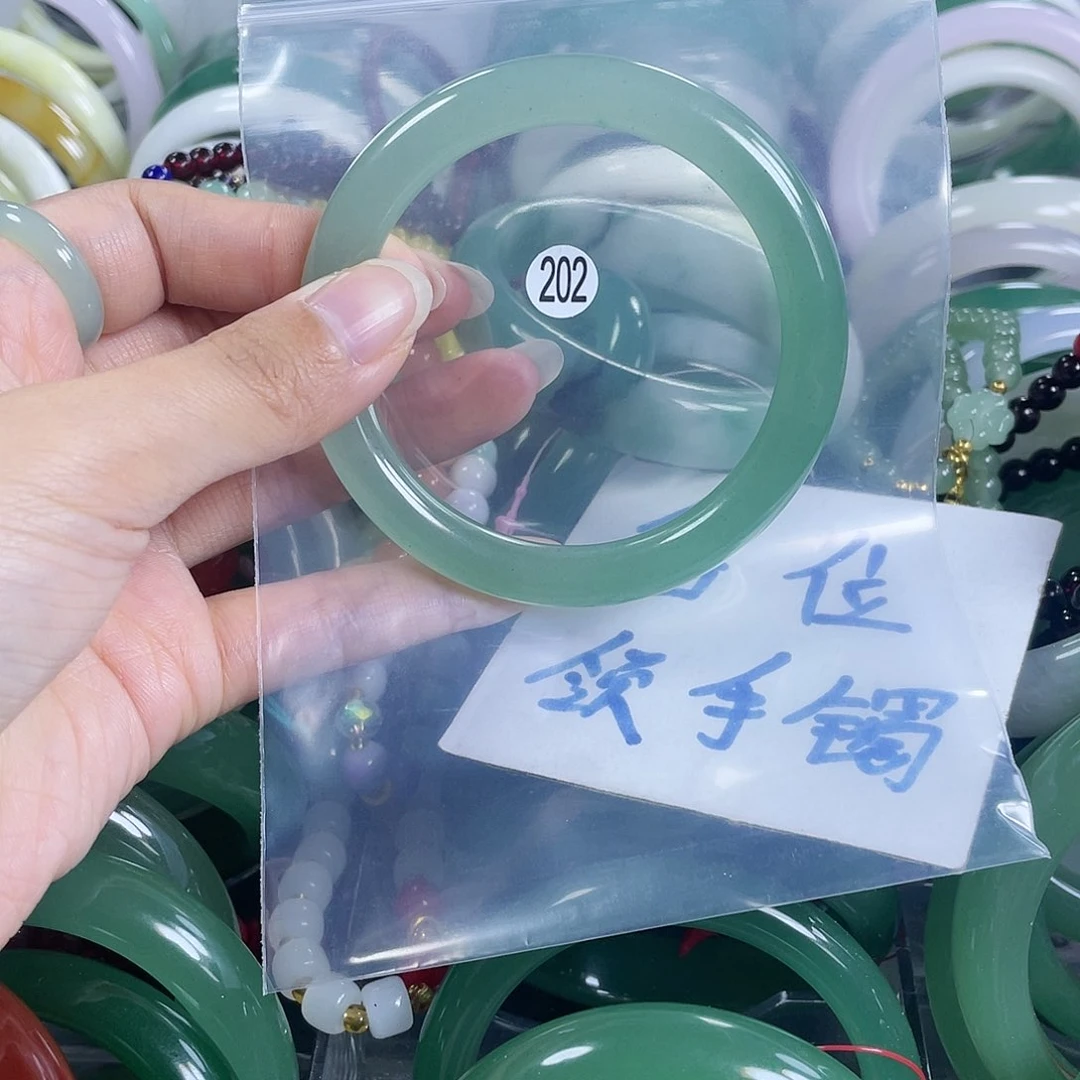 【闪购商品】石英质玉手镯未镶嵌58