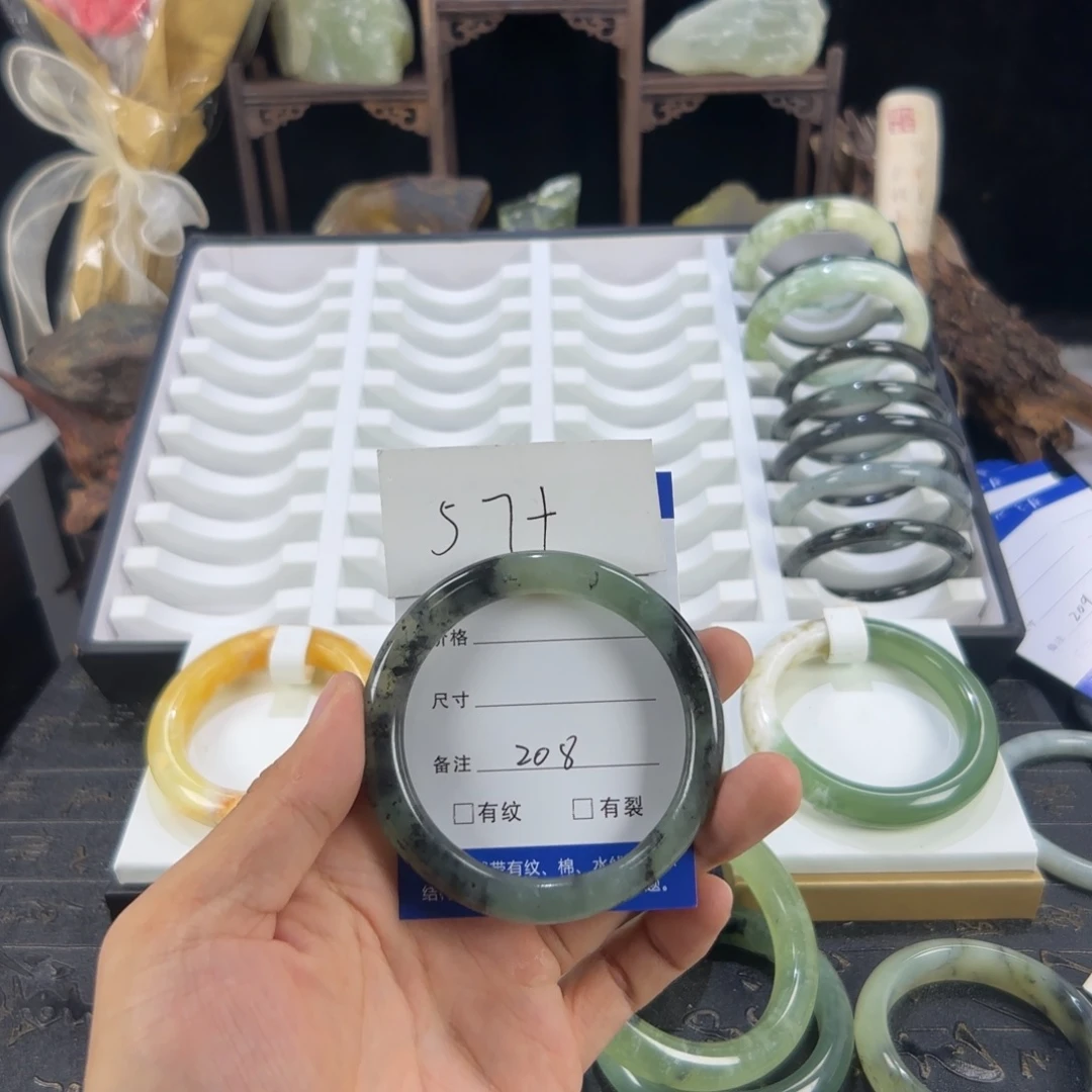 蛇纹石玉未镶嵌手镯