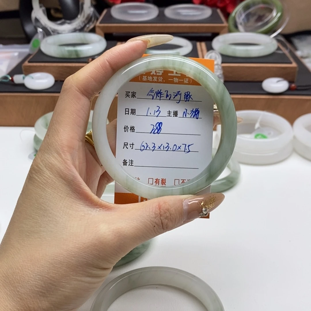 石英质玉手镯未镶嵌气***豚