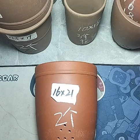 红泥三线两个花盆花泥