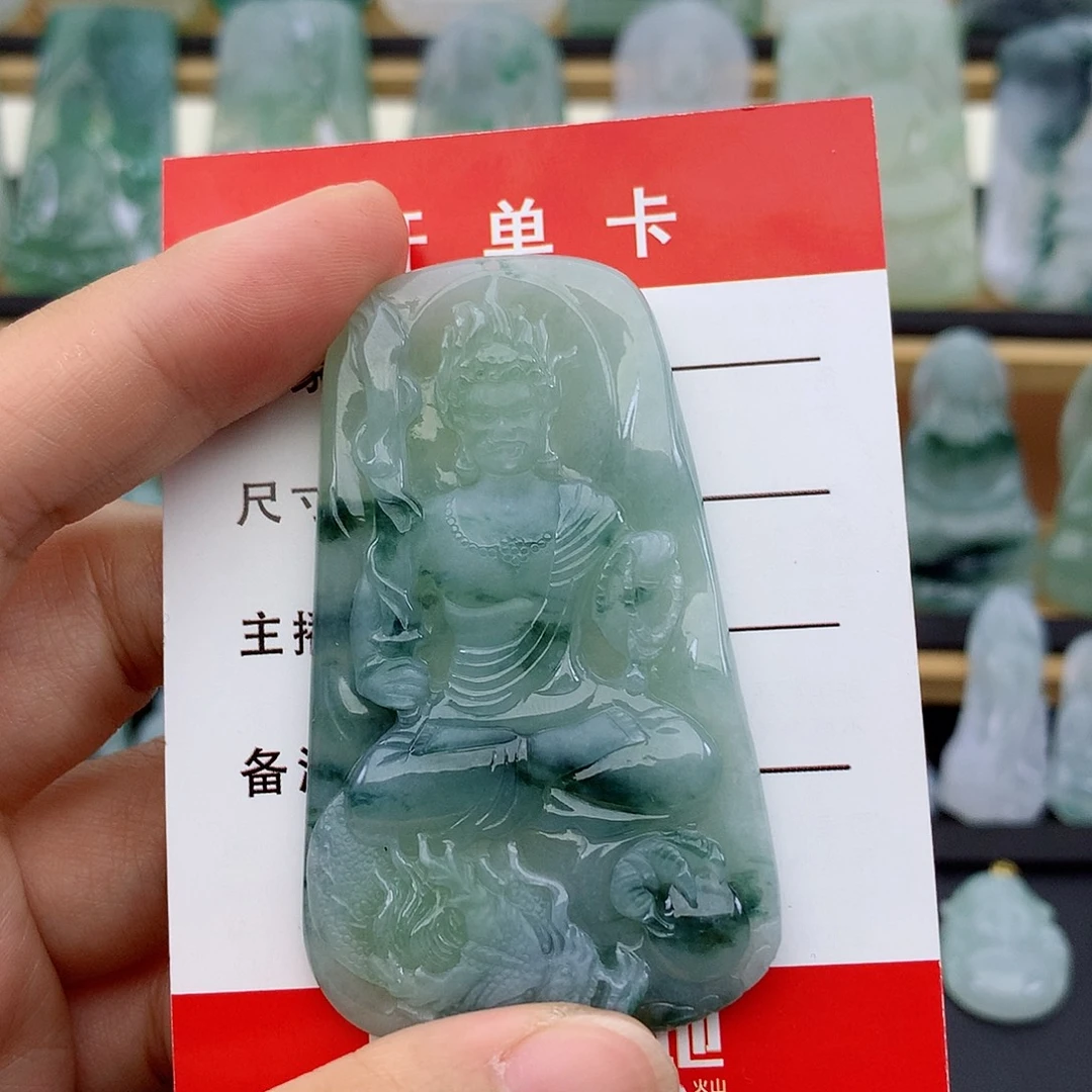翡翠未镶嵌颈饰不动明王
