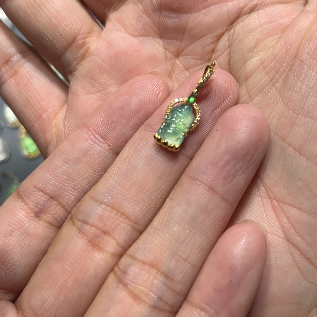 翡翠18K金镶嵌颈饰