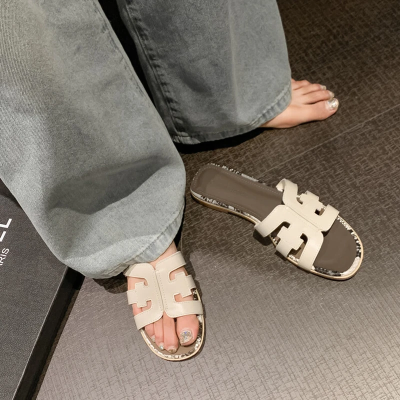 明星同款简约时尚一字凉拖鞋女2025夏季外穿韩版气质平底沙滩拖鞋