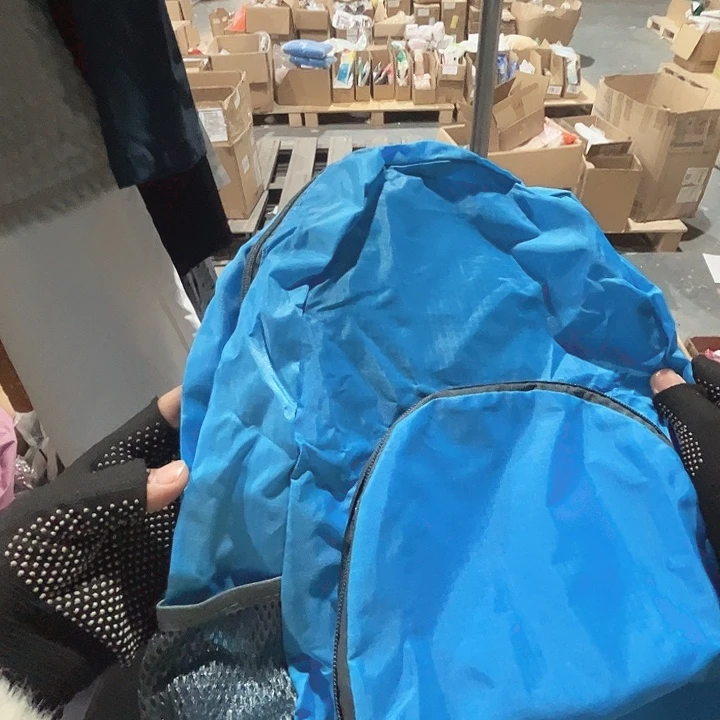便携折叠包拍一发三。