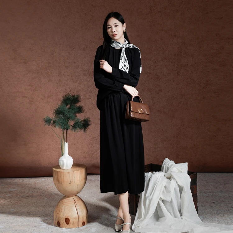 西町村屋宅慧影长款A字裙女春季新款气质百搭简约半身裙ZXAA10019