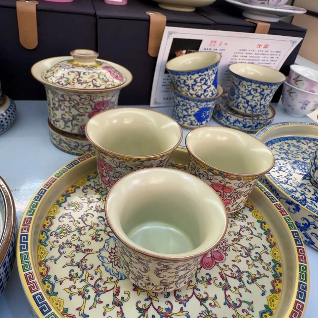 盖碗里的水煮开后放入