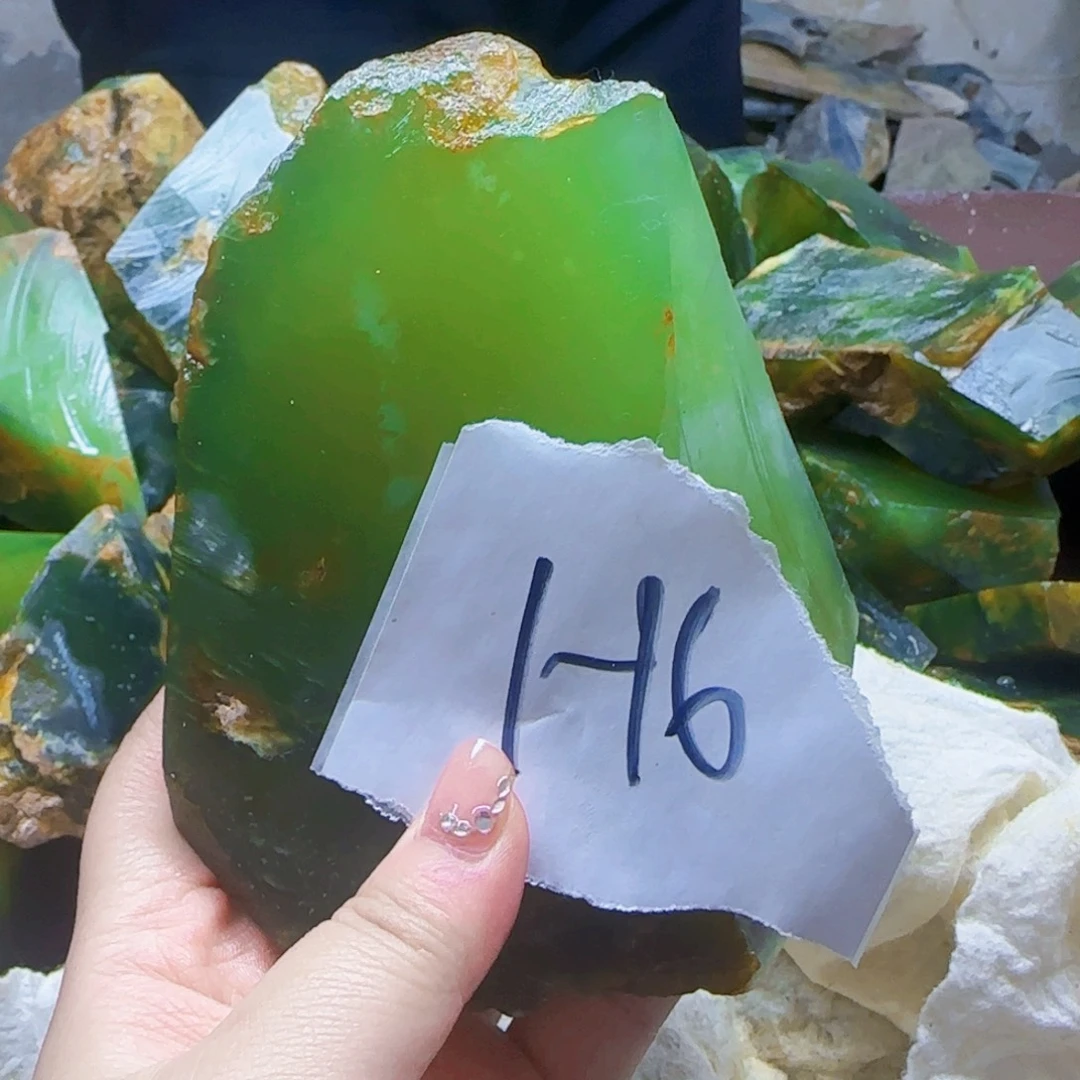 乔***娇蛇纹石玉未镶嵌原石