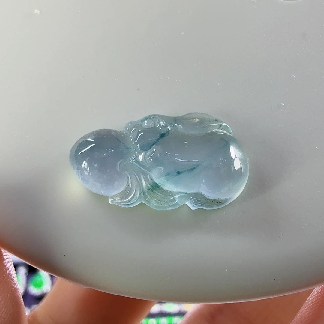 翡翠未镶嵌颈饰兔子