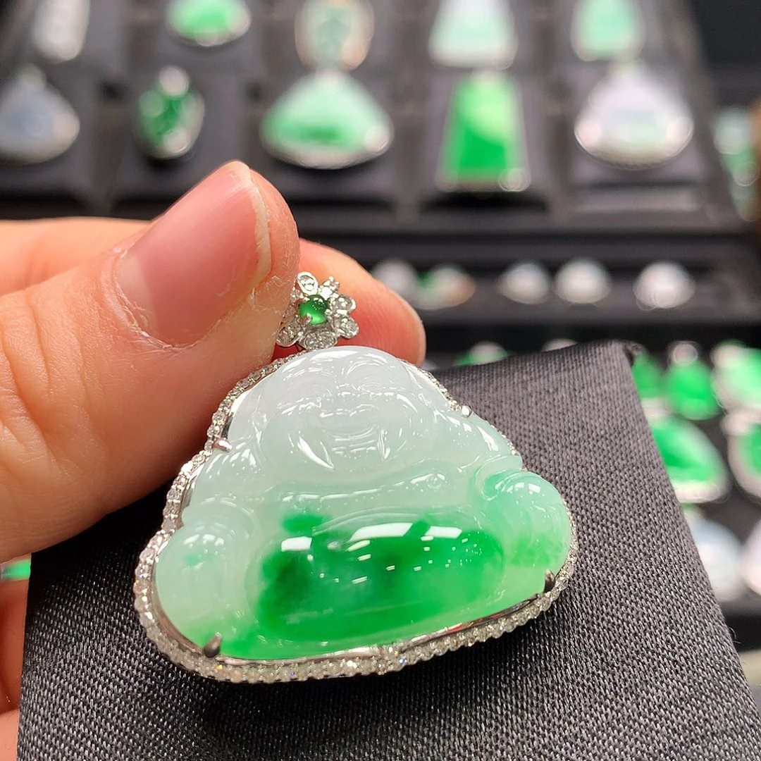 翡翠18K金镶嵌颈饰佛公