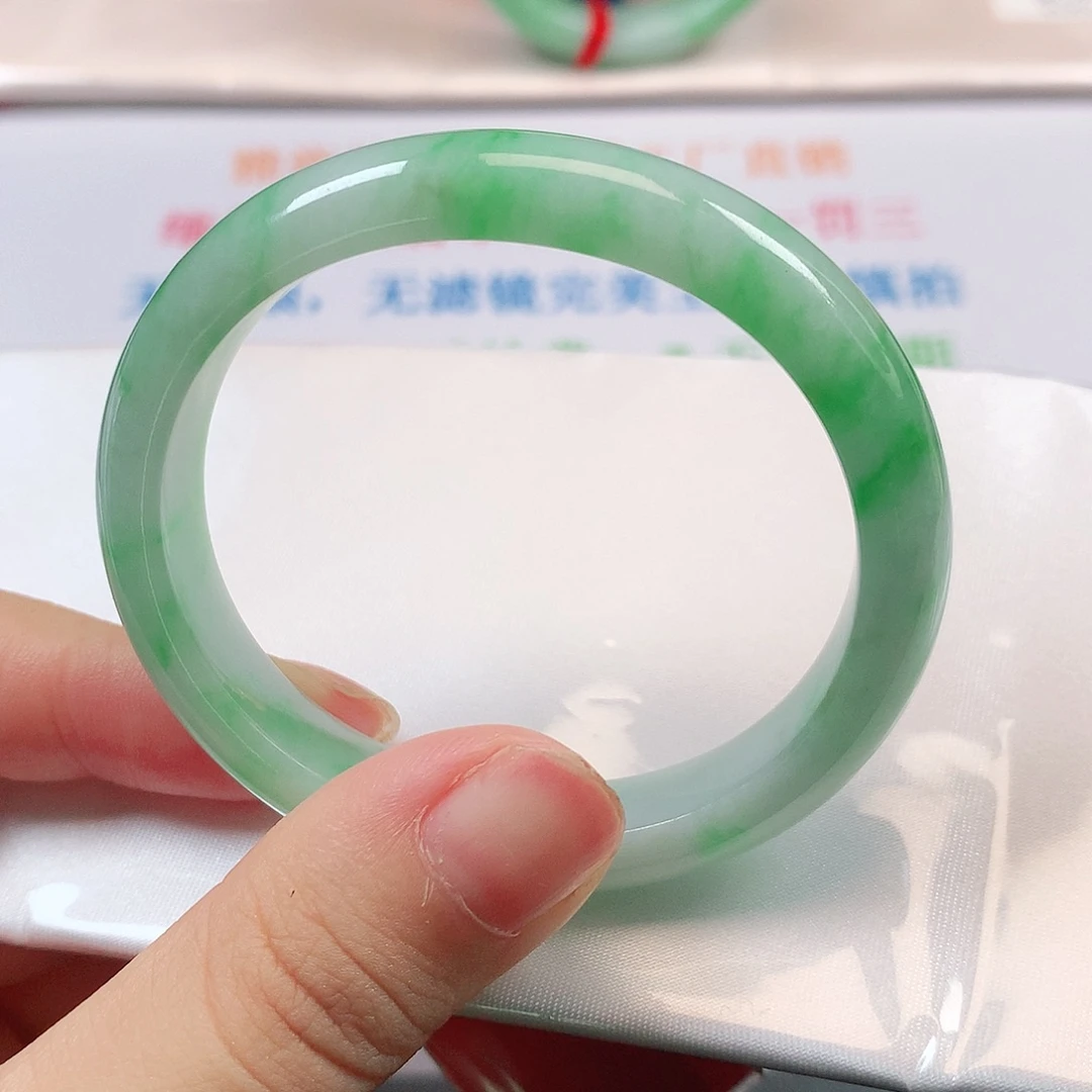 翡翠未镶嵌手镯1813