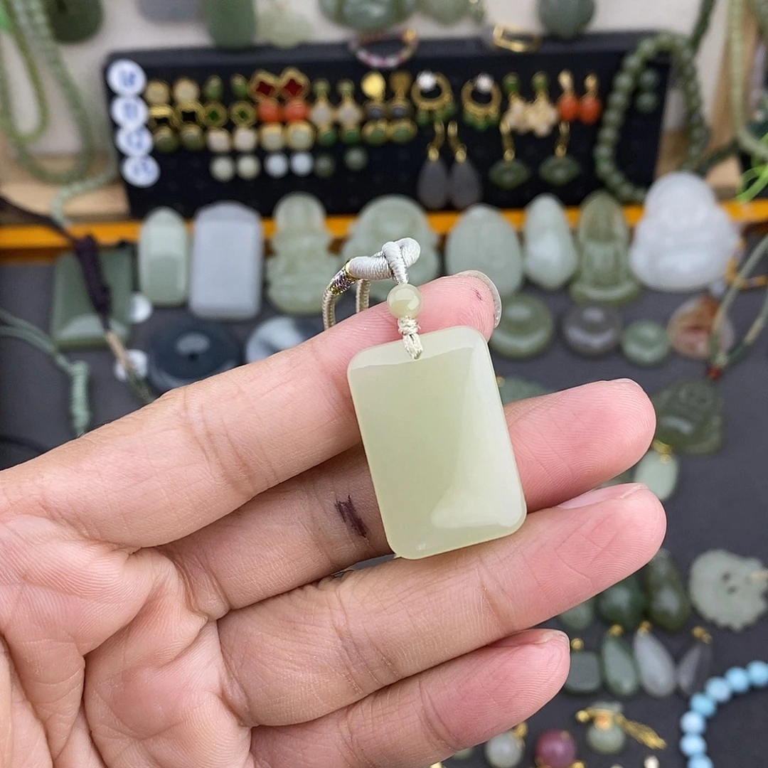 和田玉未镶嵌吊坠(不含链)