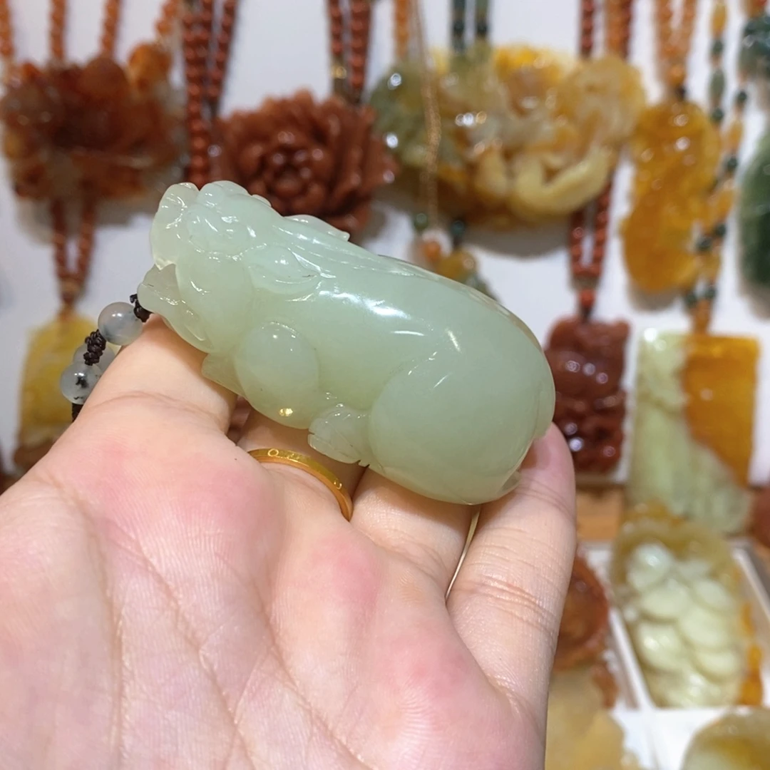 未镶嵌蛇纹石玉颈饰