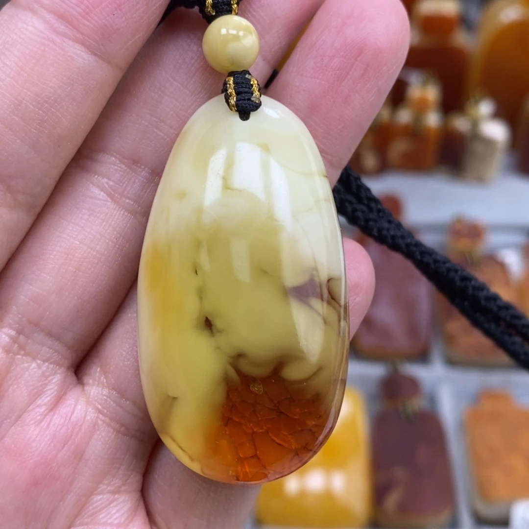 蜜蜡未镶嵌珠宝奇石