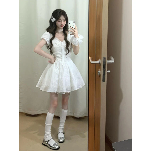 法式甜美温柔风白色连衣裙女夏日新款初恋小白裙收腰公主短裙子