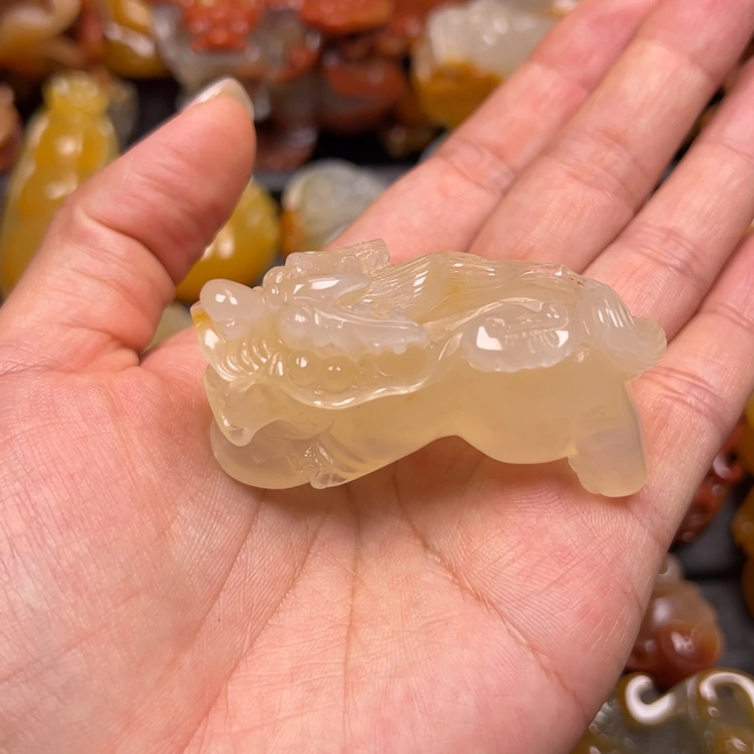石英质玉（黄龙玉）未镶嵌颈饰