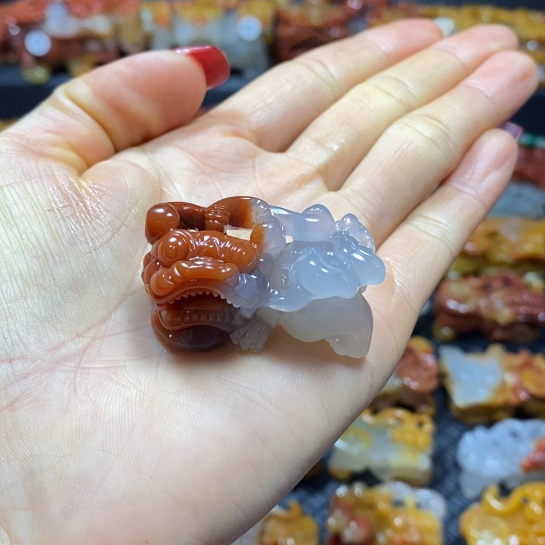 石英质玉（黄龙玉）未镶嵌颈饰