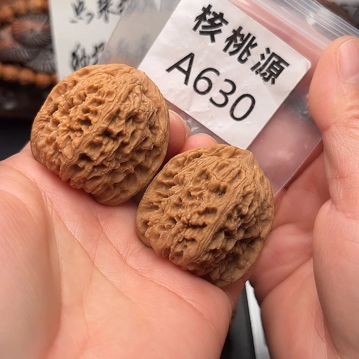 文玩核桃吊坠南疆石39+