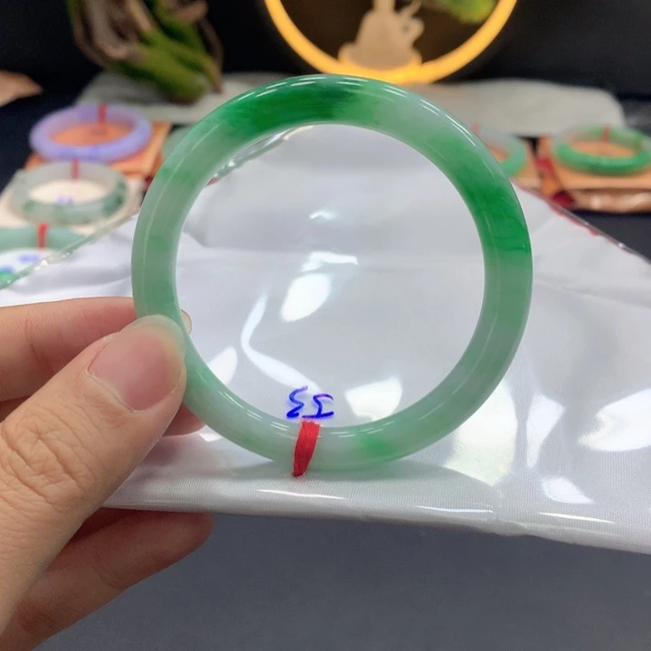 翡翠手镯未镶嵌翡翠