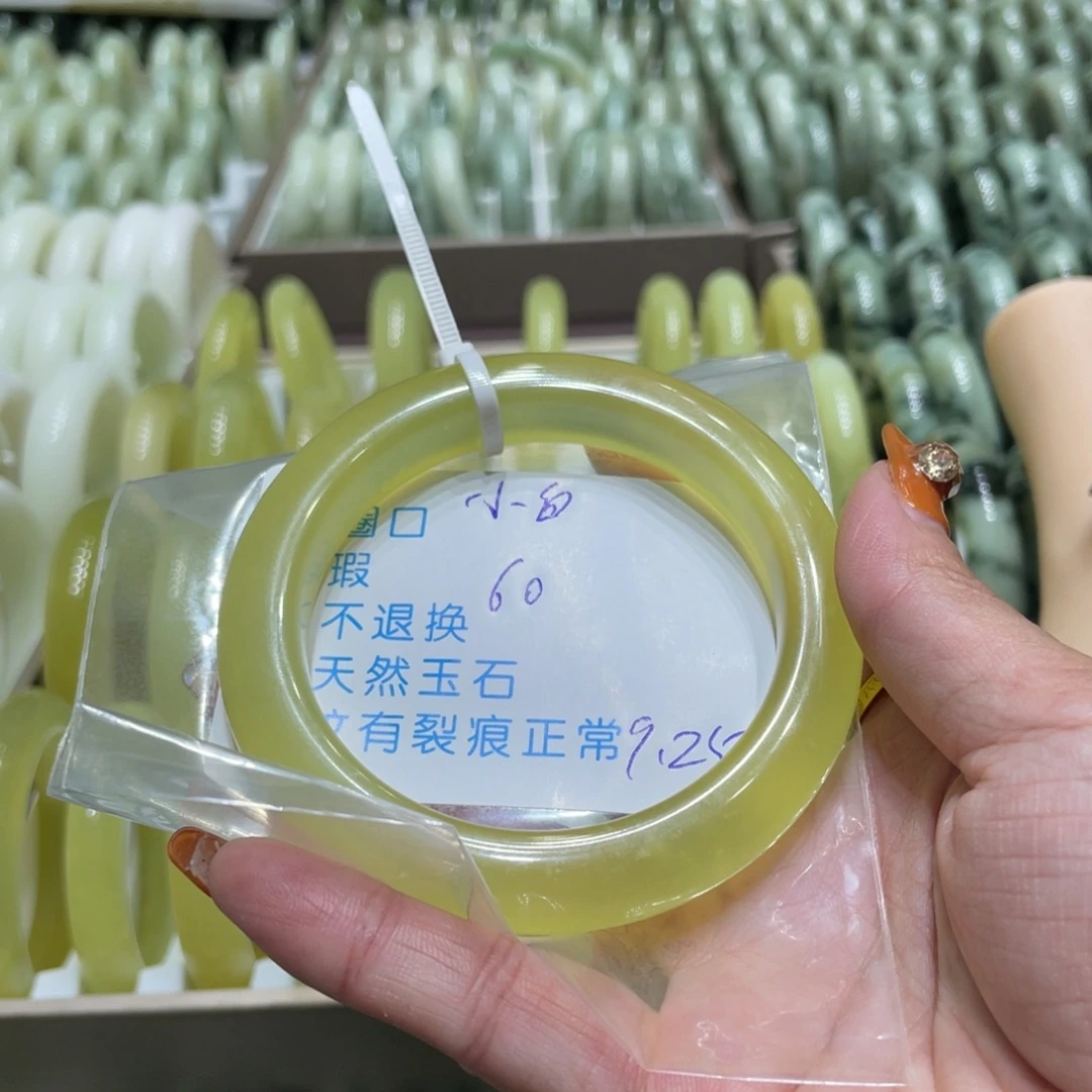 小****蛇纹石玉未镶嵌岫玉
