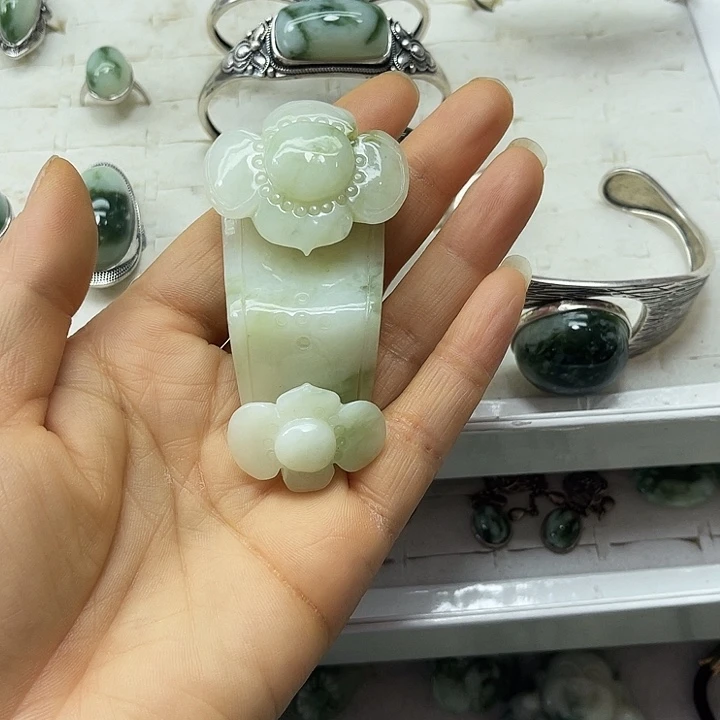 玖***玥透闪石-蛇纹石玉未镶嵌颈饰