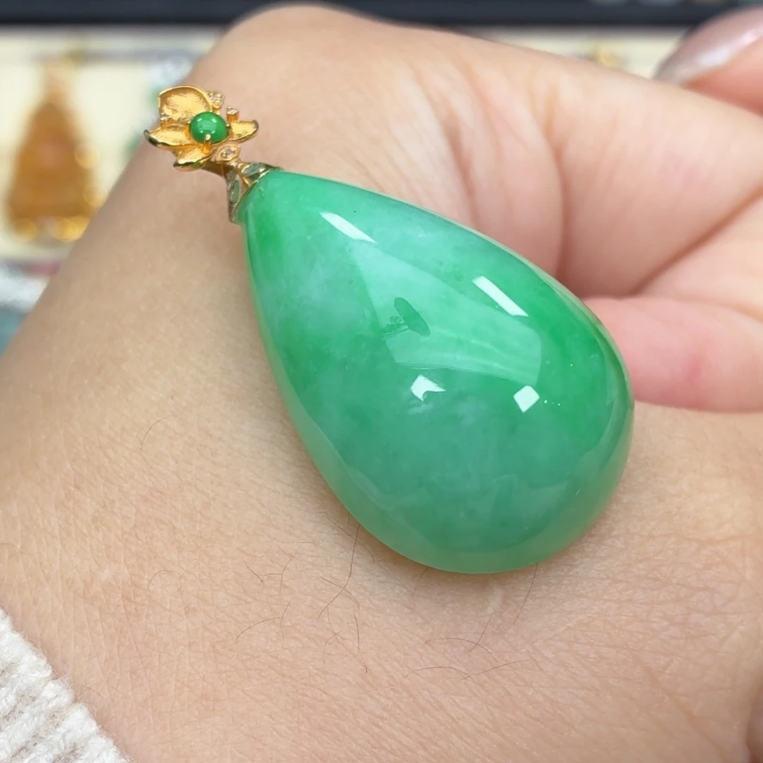 翡翠18K金镶嵌颈饰