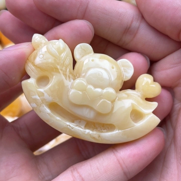 扎***勒未镶嵌琥珀裸石蜜蜡