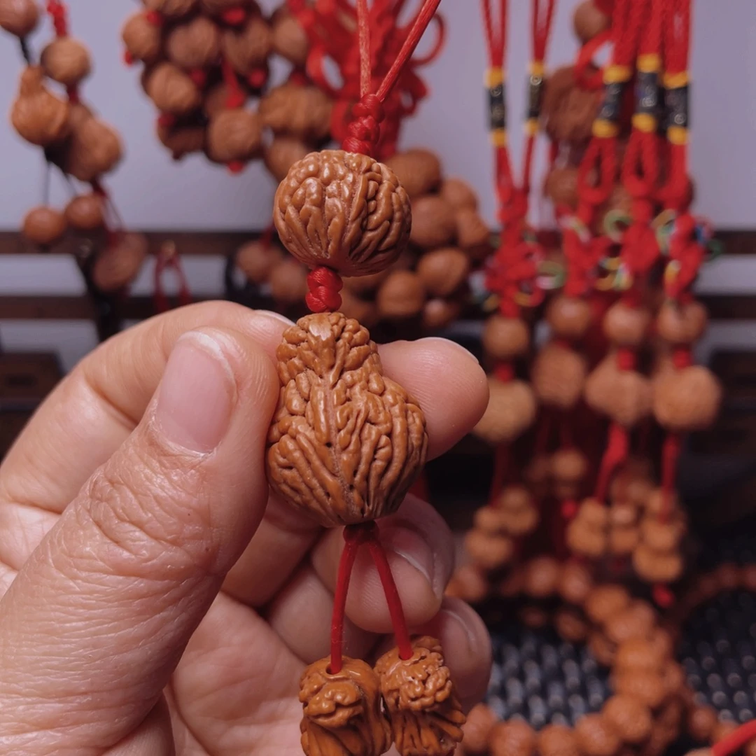 木质类龙纹桃枭挂件