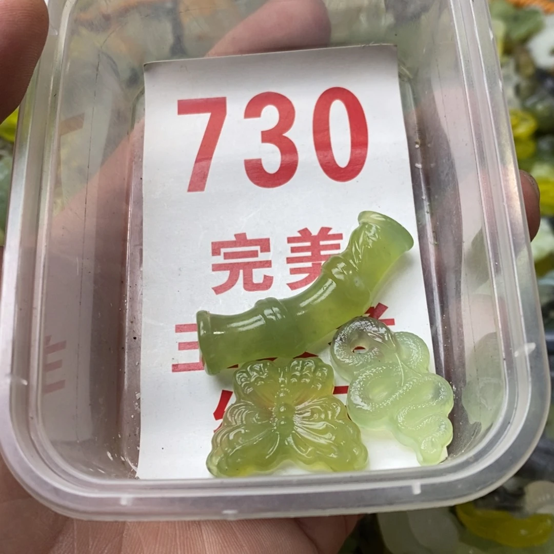 蛇纹石玉挂坠未镶嵌