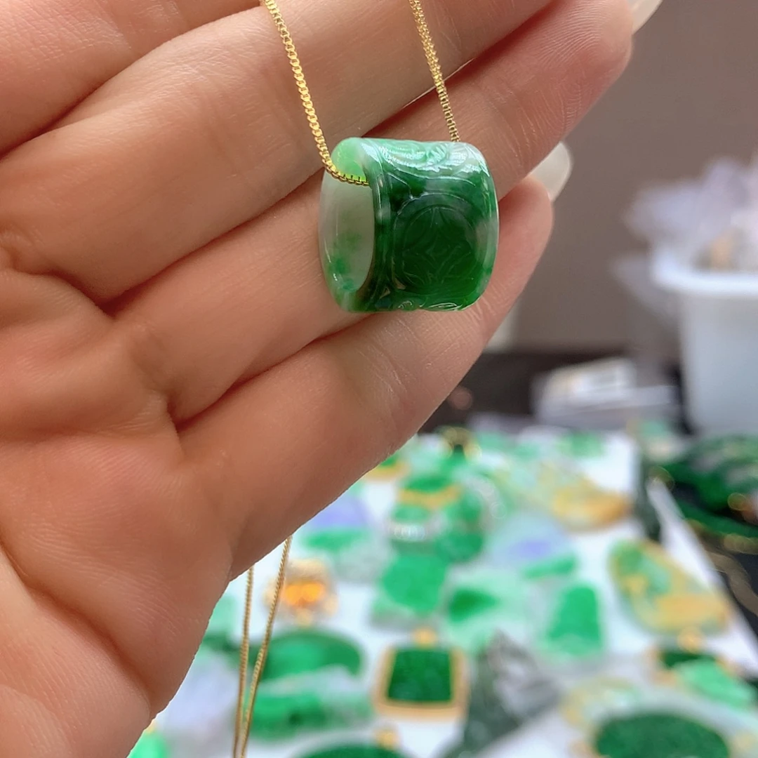 翡翠未镶嵌颈饰翡翠