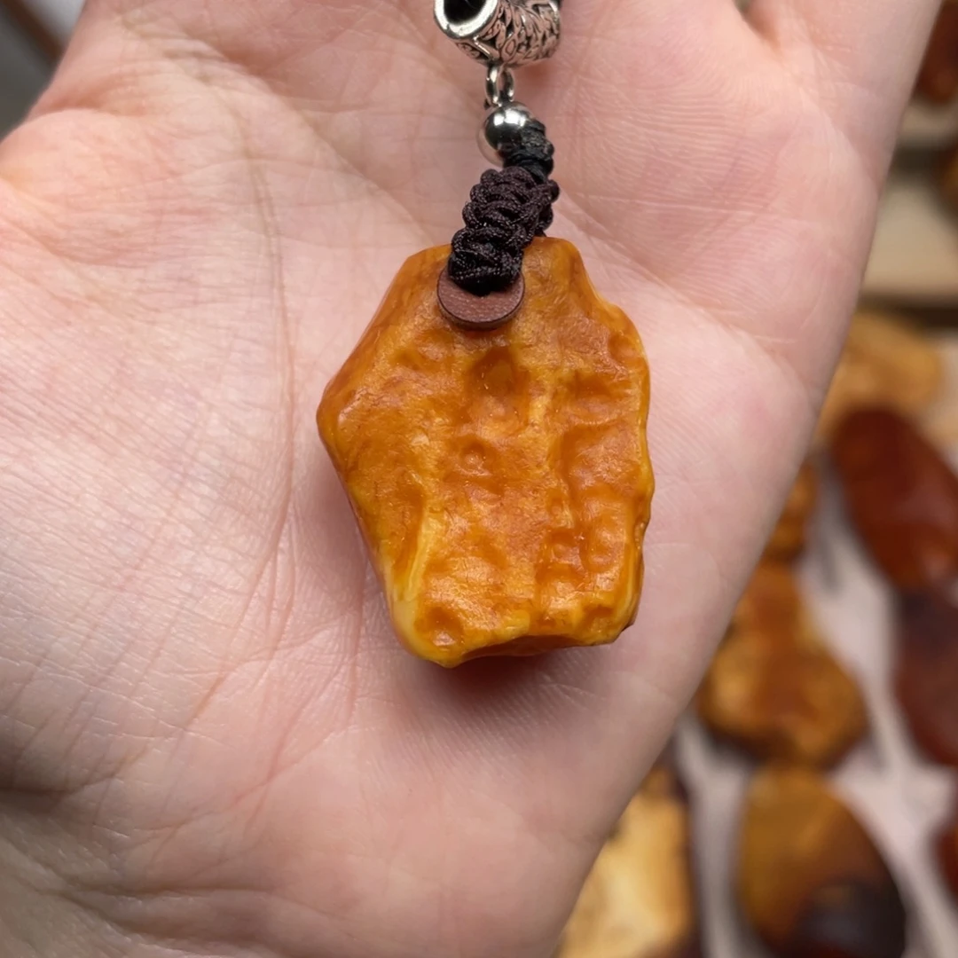 未镶嵌琥珀珠宝奇石