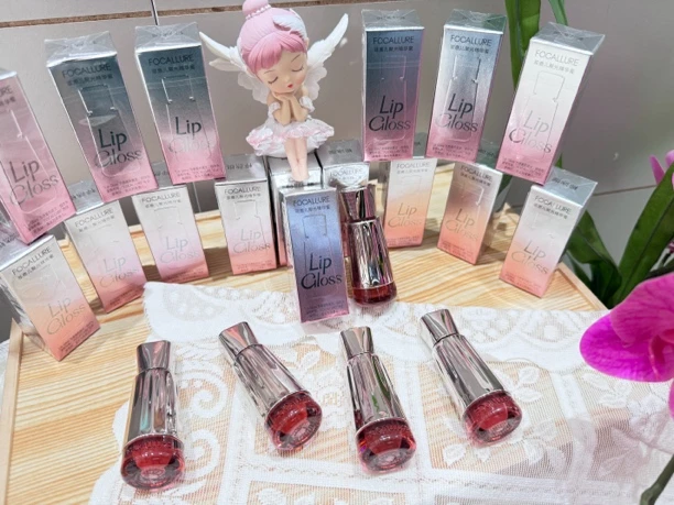 【新品上线】聚光精华唇蜜不沾杯淡化唇纹口红雨衣水光唇釉