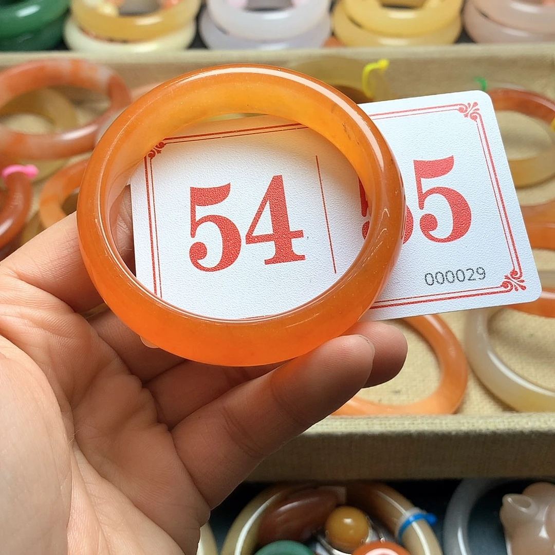 未镶嵌石英质玉（黄龙玉）手镯