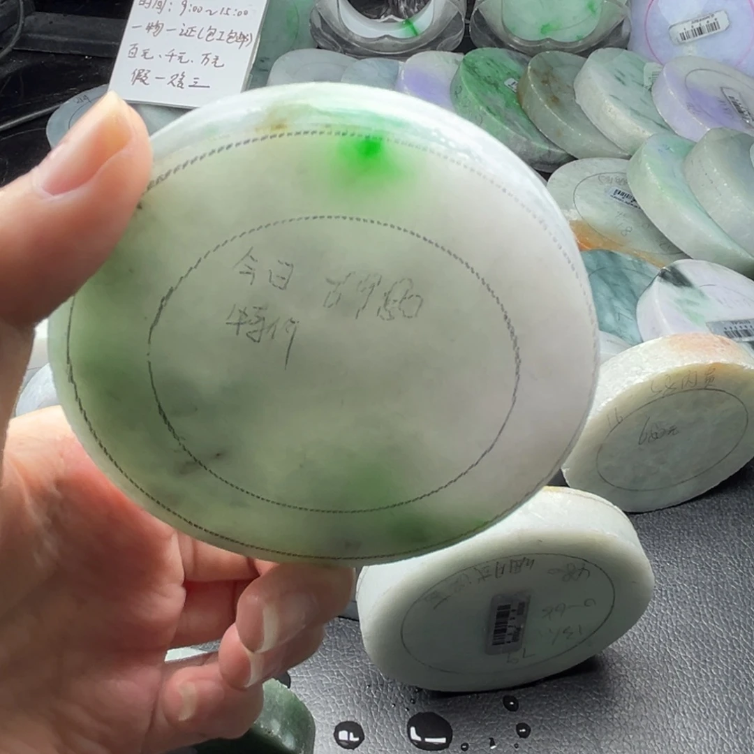 定制翡翠未镶嵌翡翠手镯