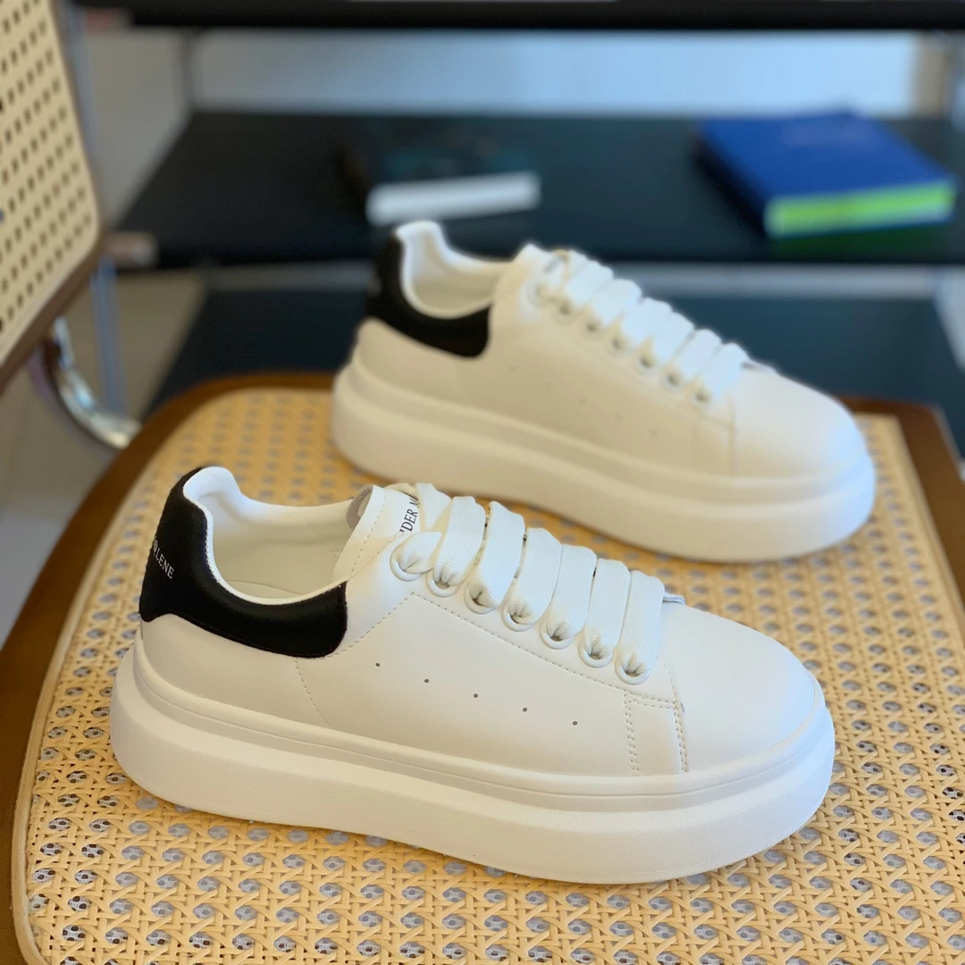 厚底真皮显脚小板鞋女2025秋季爆款学院风减龄时尚休闲通勤小白鞋