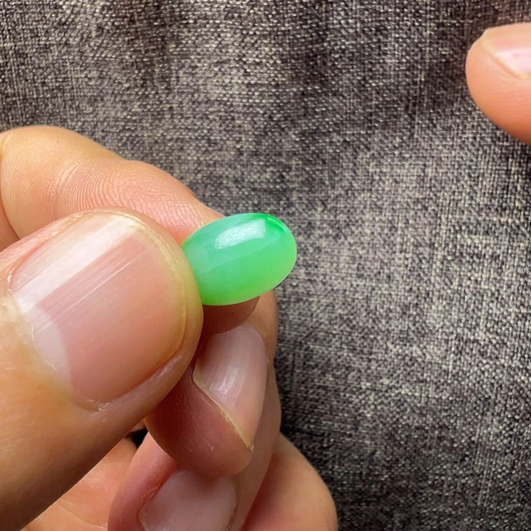 翡翠未镶嵌颈饰6666