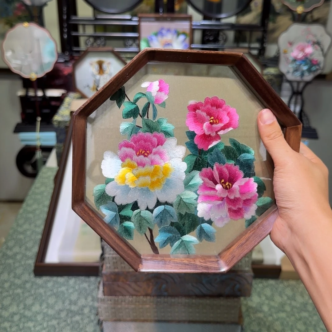 刺绣刺绣工艺精湛独特设计新颖时尚