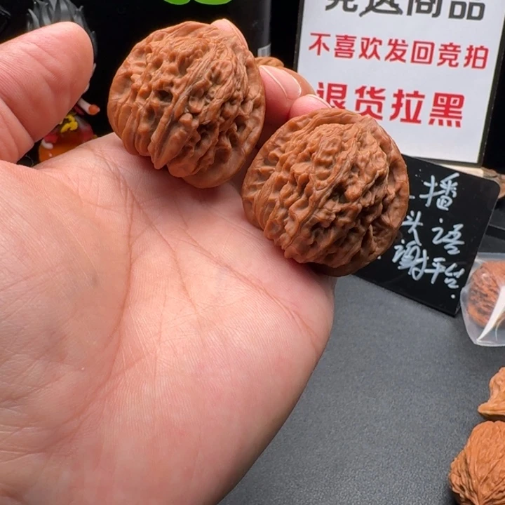文玩核桃吊坠43 全品红皮四座楼狮子头文玩核桃