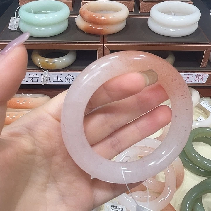 云***薇石英质玉手镯未镶嵌