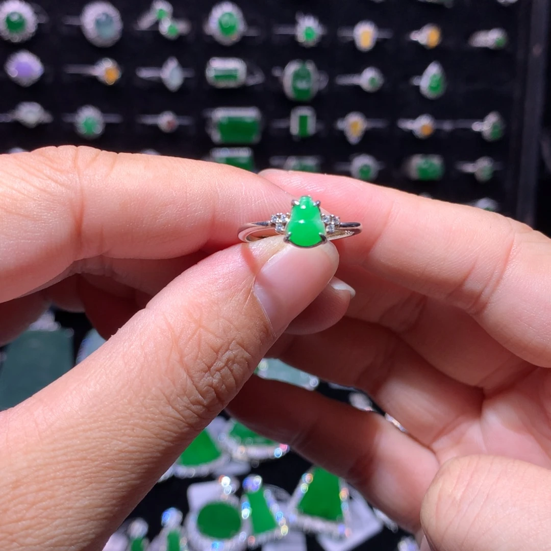 翡翠银S925镶嵌颈饰翡翠