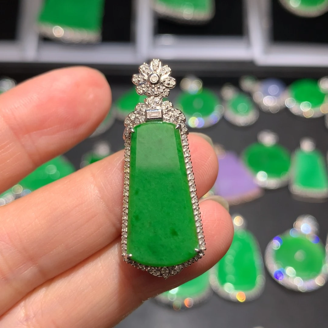 翡翠颈饰18K金镶嵌翡翠