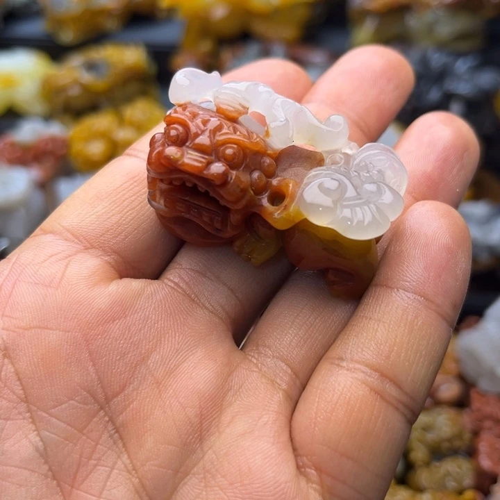 石英质玉（黄龙玉）未镶嵌颈饰