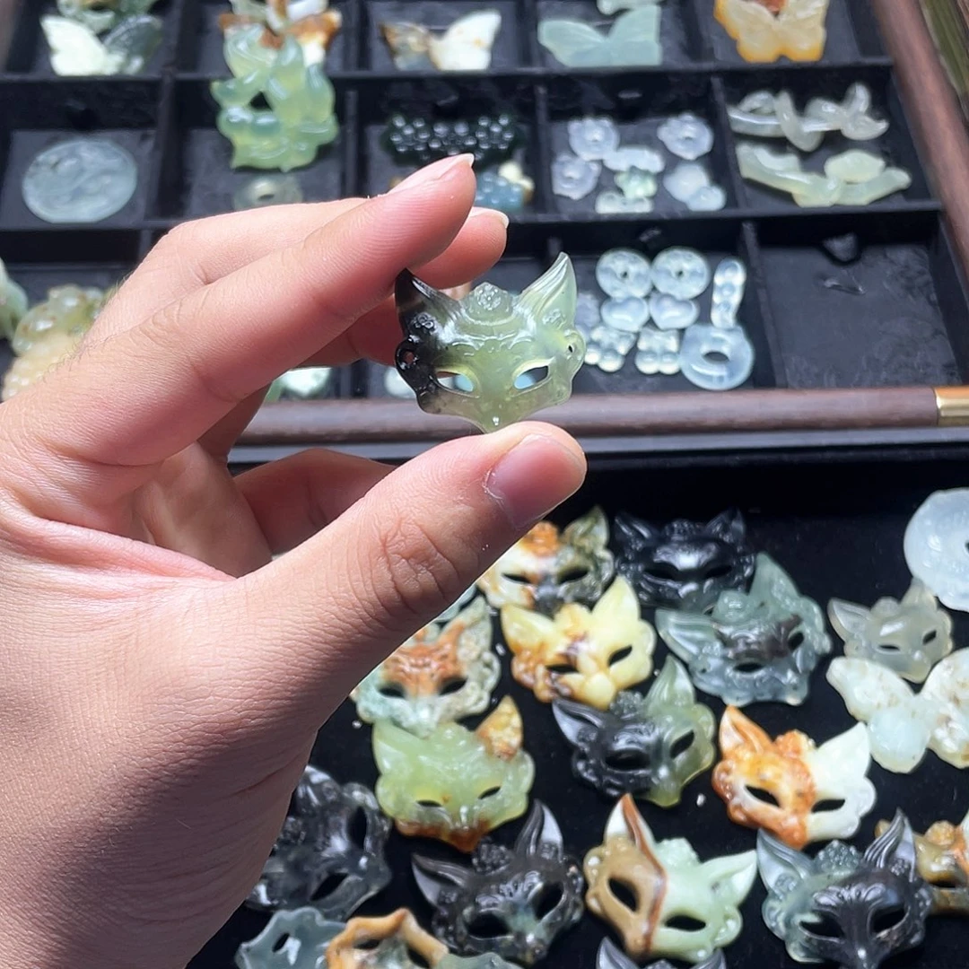 睡****蛇纹石玉未镶嵌颈饰