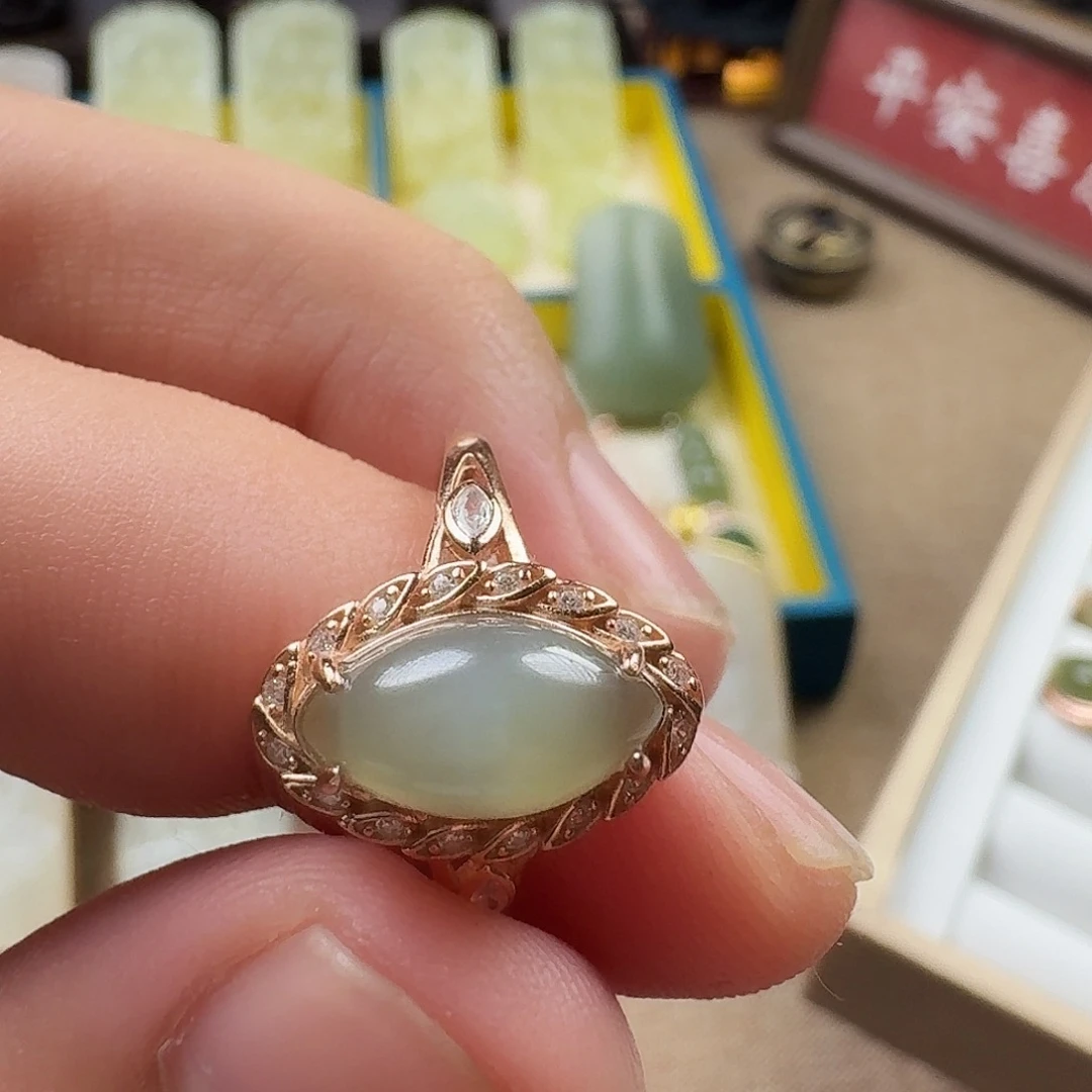 颈饰未镶嵌和田玉（糖玉）