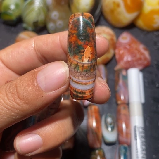 石英质玉未镶嵌珠宝半成品诸****吊